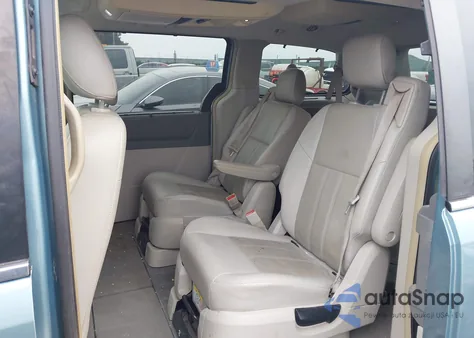 2008 Chrysler Town & Country Touring z USA, uszkodzony, nr VIN 2A8HR54P48R132993